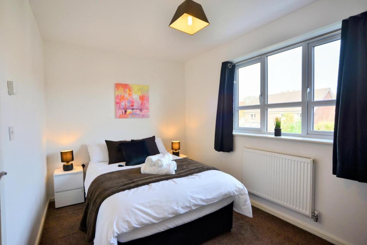 Family Friendly With Parking & Garden * Manchester