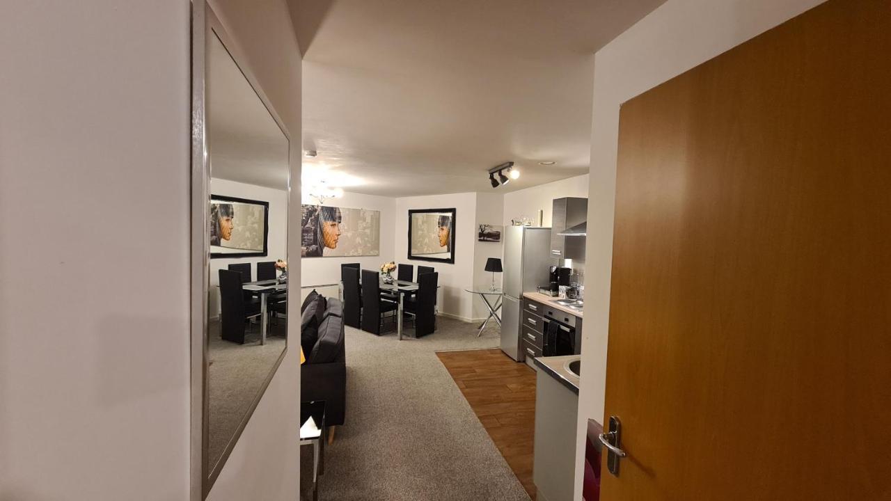 Luxury 2 Bed With Free Wi-fi & Parking Apartment