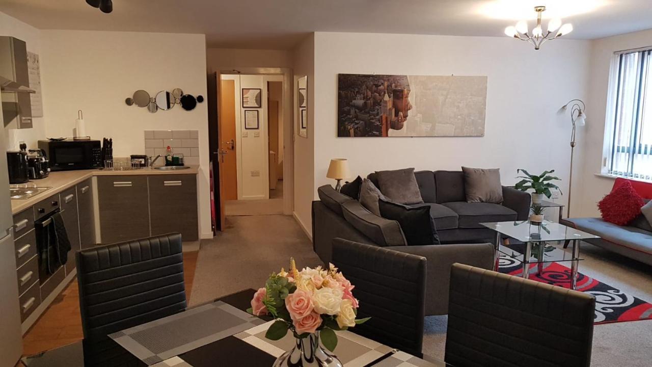 Luxury 2 Bed With Free Wi-fi & Parking *
