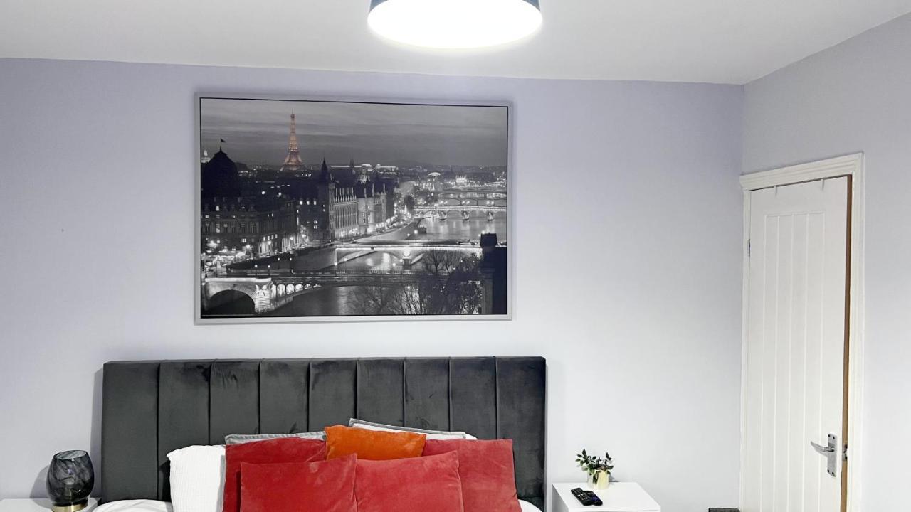 Apartment Large 4 Bedroom Townhouse With Free Parking Near Mcr Center