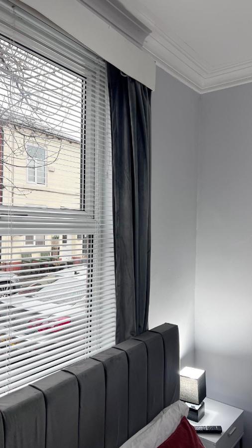 Apartment Large 4 Bedroom Townhouse With Free Parking Near Mcr Center Manchester