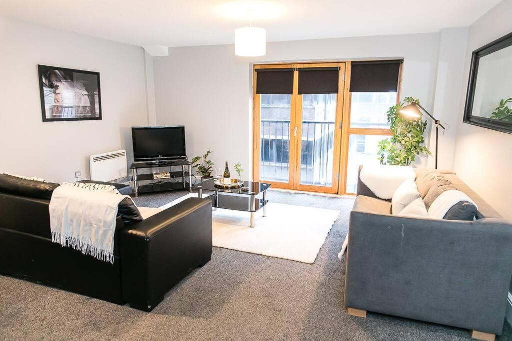 2 Bedroom Sleeps 6 Centre Apartment *