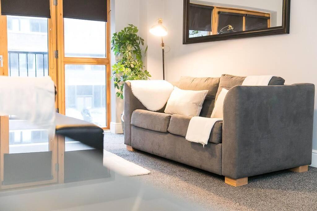 2 Bedroom Sleeps 6 Centre Manchester