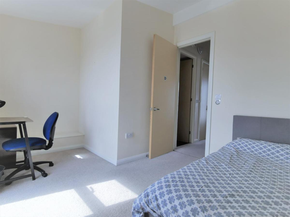 Private Bedroom - Shared Facilities - Free Parking - Close To Ethiad Centre Bed & Breakfast Manchester