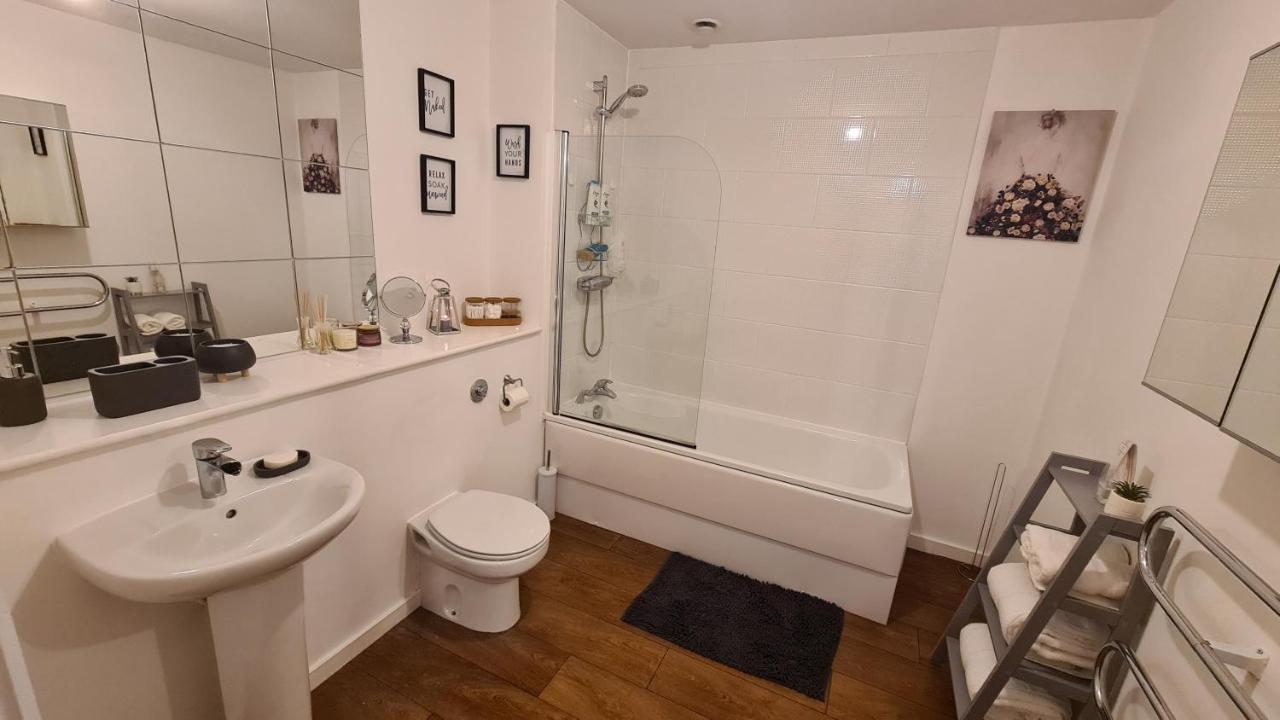 Apartment Luxury 2 Bed With Free Wi-fi & Parking Manchester