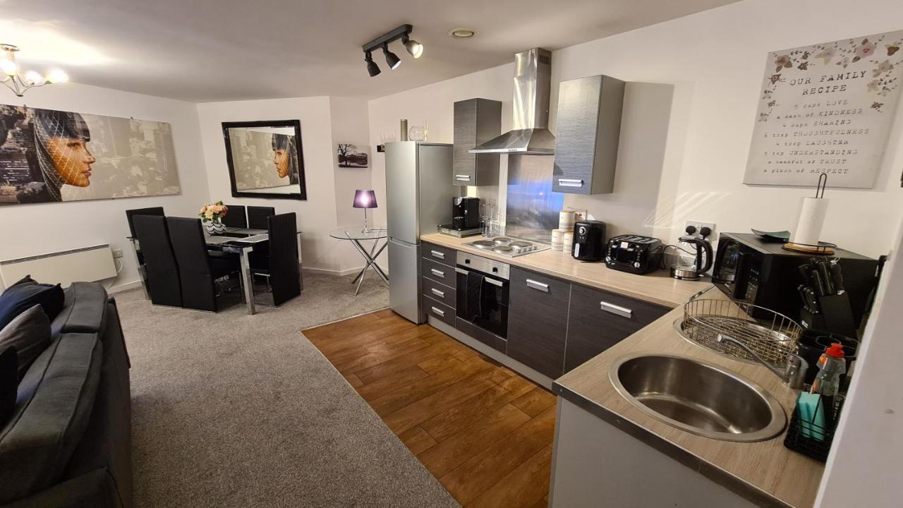 Luxury 2 Bed With Free Wi-fi & Parking Apartment Manchester