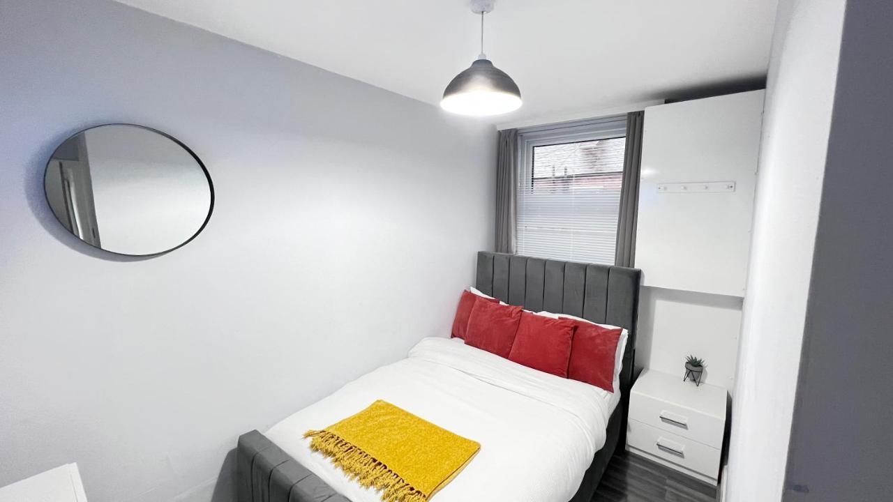 Large 4 Bedroom Townhouse With Free Parking Near Mcr Center Manchester