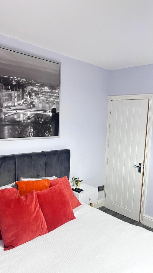 Appartement Large 4 Bedroom Townhouse With Free Parking Near Mcr Center