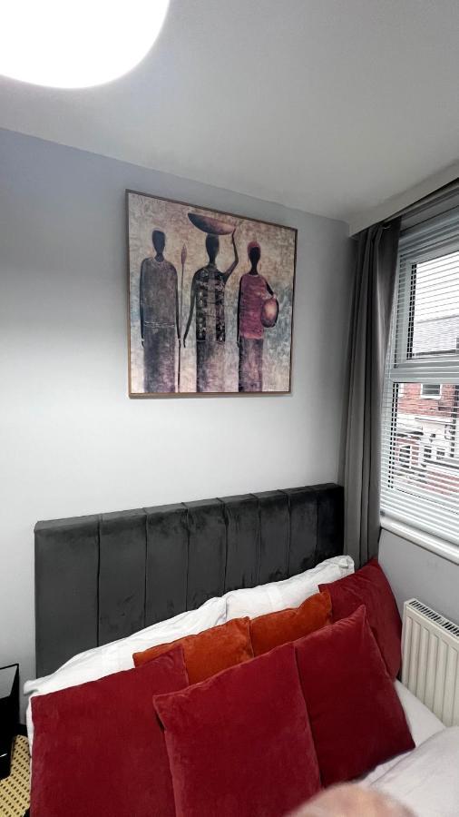 Large 4 Bedroom Townhouse With Free Parking Near Mcr Center *