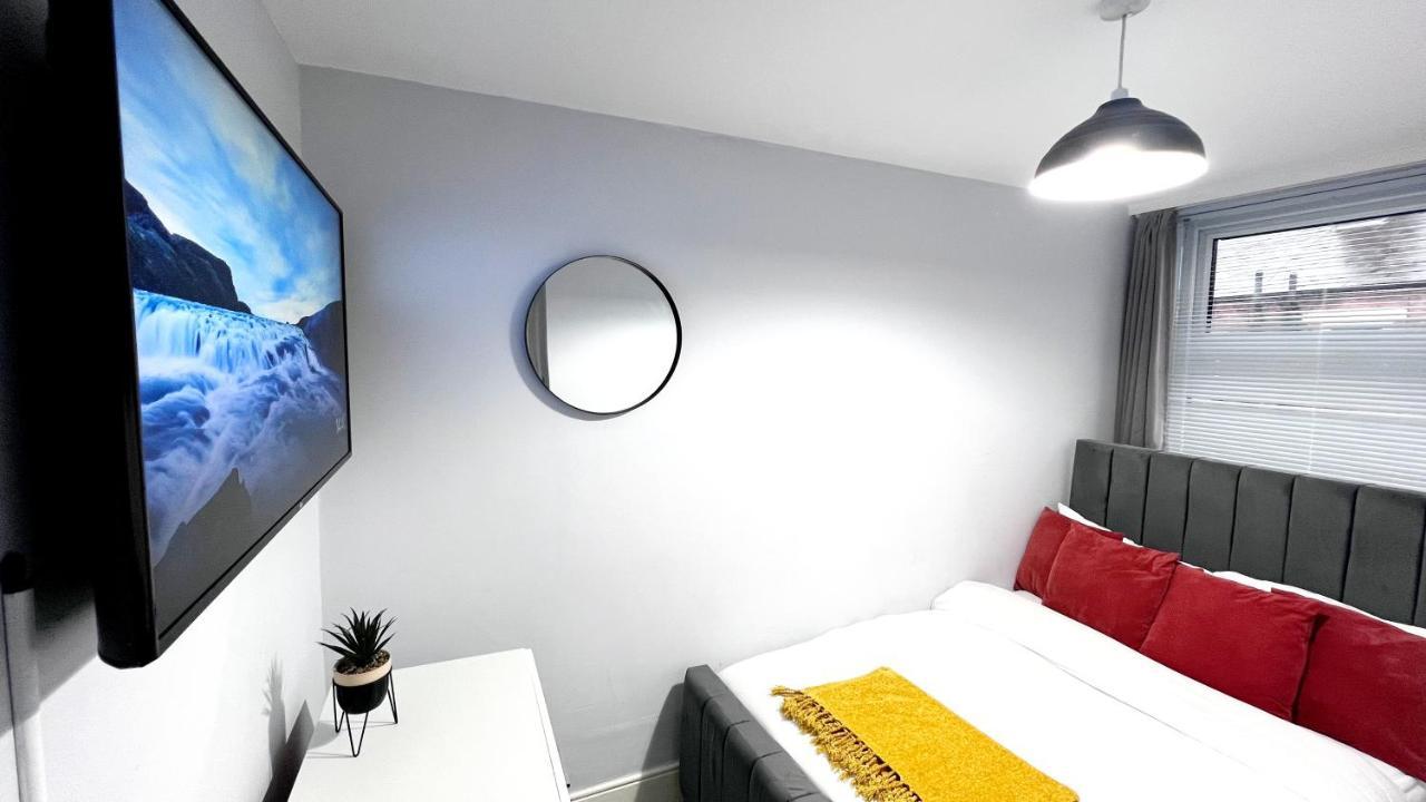 Large 4 Bedroom Townhouse With Free Parking Near Mcr Center Apartment Manchester