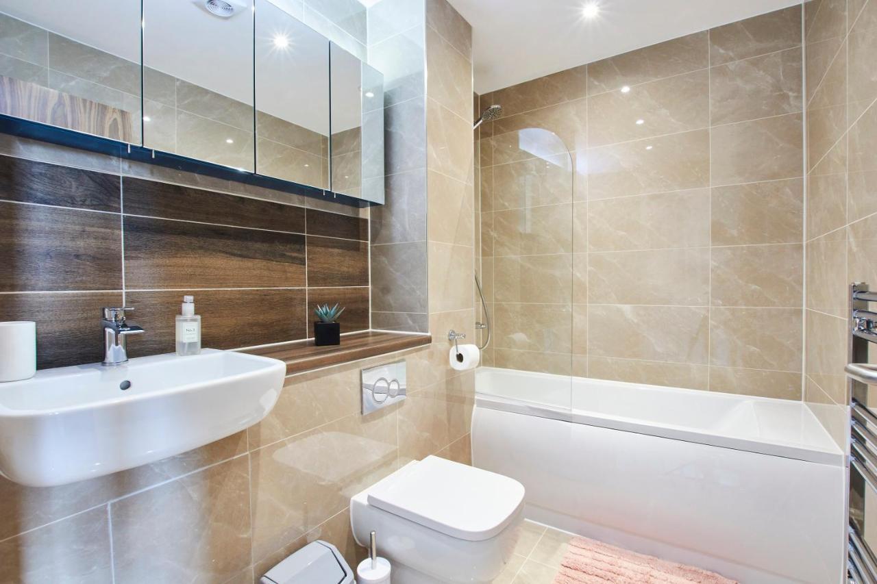 Beaut 5 Bed House W Parking * Manchester