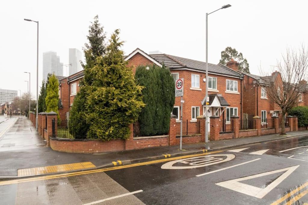 New Getaway - Free Gated Parking With Fob Manchester