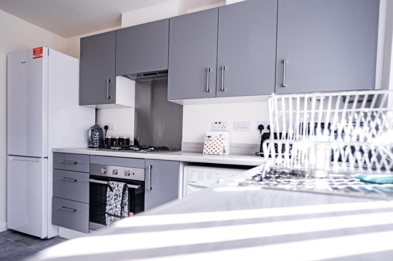 Stunning Canal View 2 Bedroom With Free Parking * Manchester