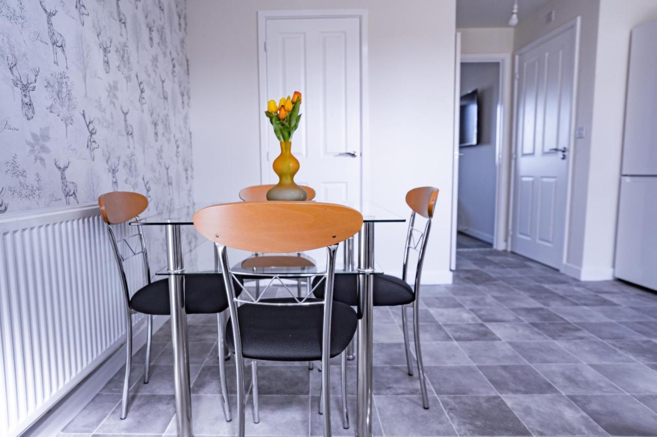 Stunning Canal View 2 Bedroom With Free Parking Apartment *