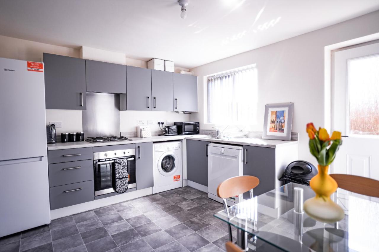 Stunning Canal View 2 Bedroom With Free Parking
