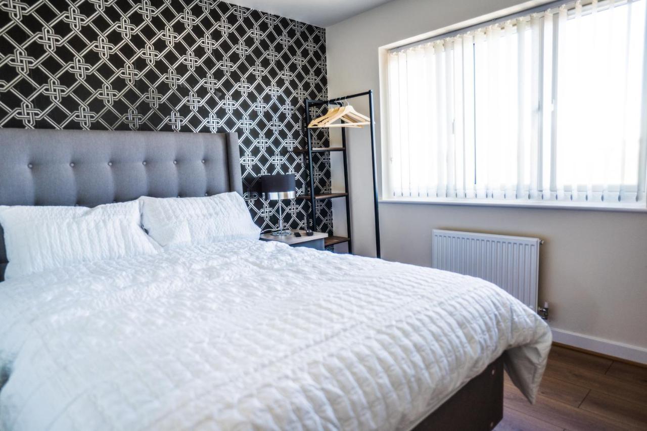 Stunning Canal View 2 Bedroom With Free Parking Apartment Manchester