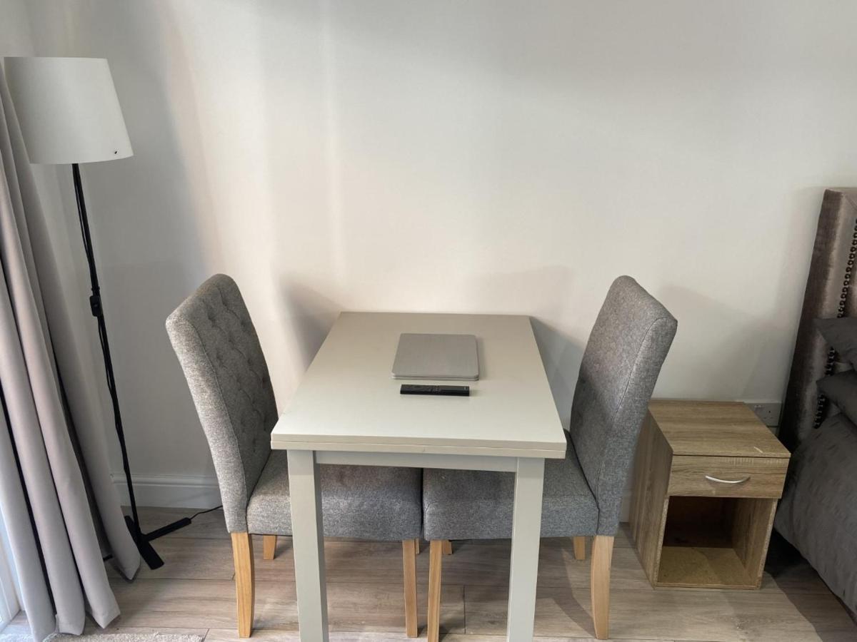 Modern With Private Entrance * Manchester