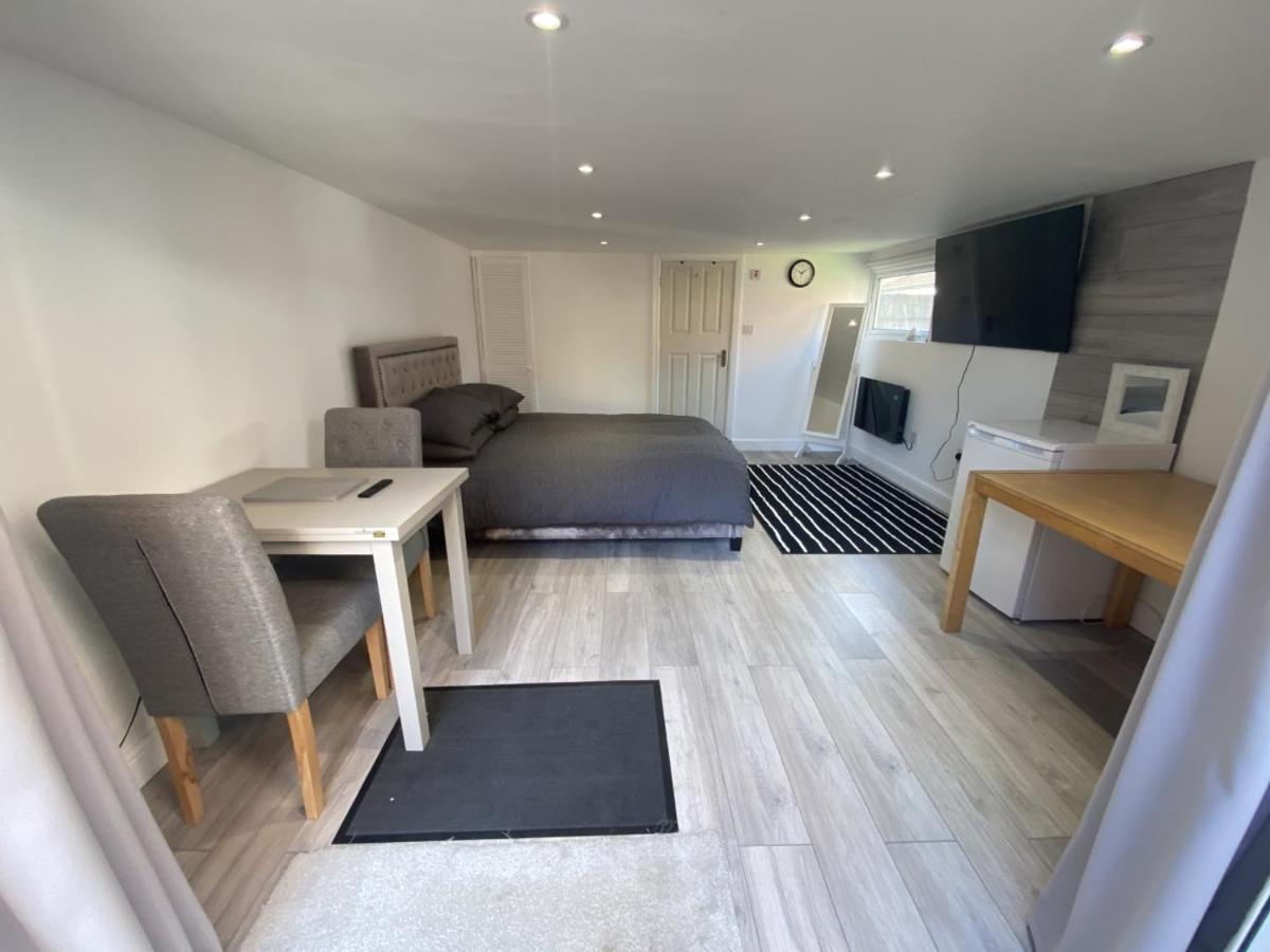 Guest house Modern With Private Entrance