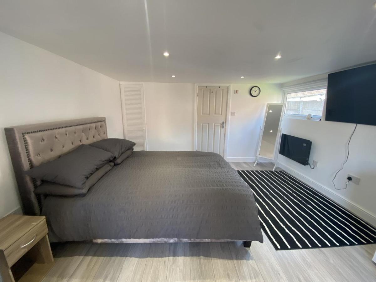 Modern With Private Entrance Manchester