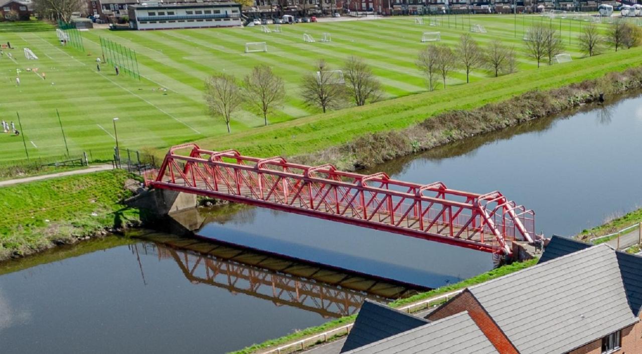 Stunning Canal View 2 Bedroom With Free Parking Manchester