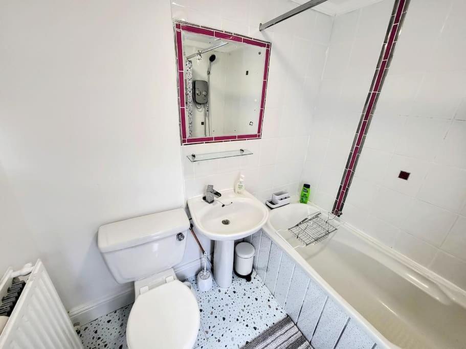 Comfortable House Near Etihad - Sleep Rest Apartment Manchester