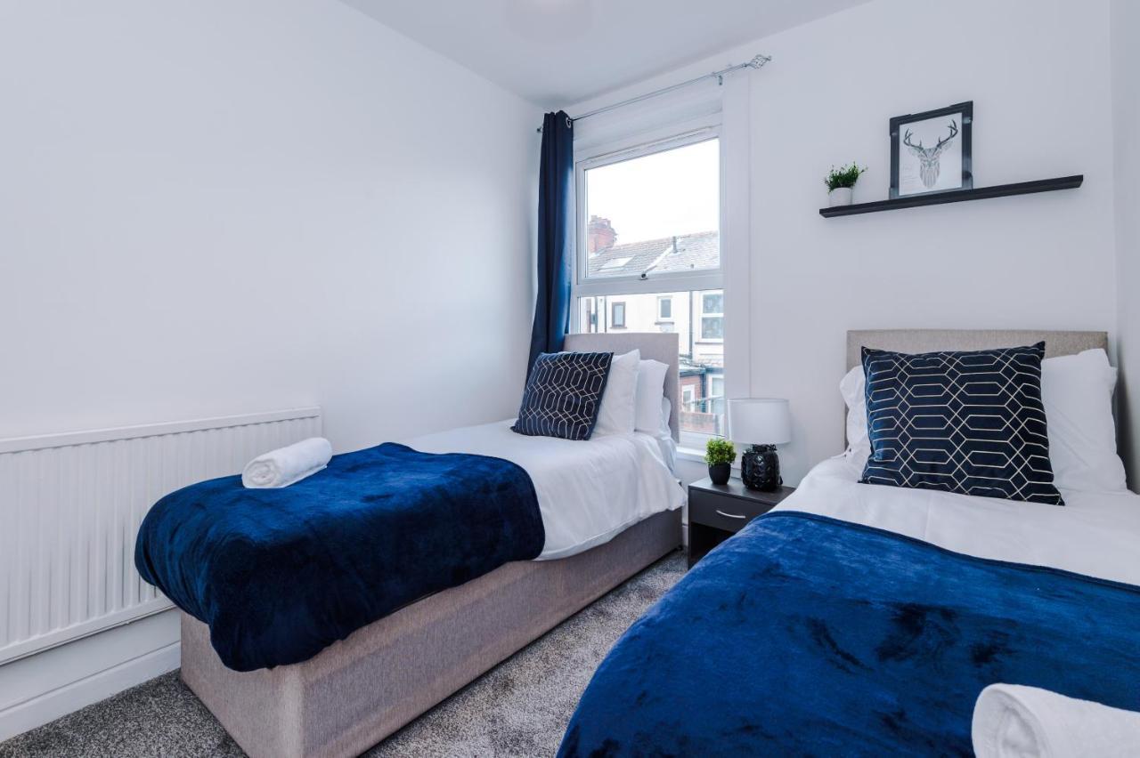 3 Bed House Close To Etihad Stadium - Free Parking Holiday home Manchester