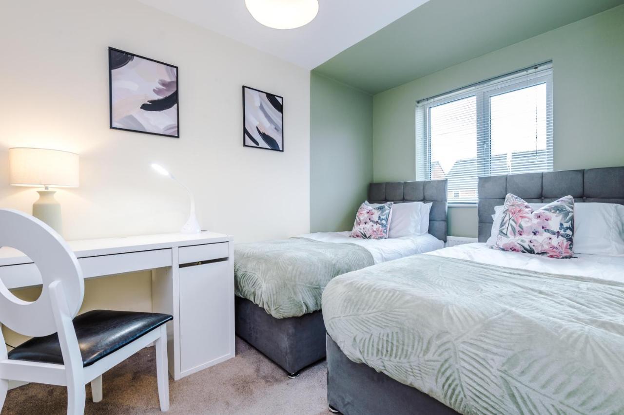 Chic 2 Bed House With Garden & Free Parking Holiday home *