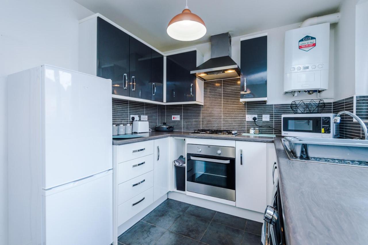 Chic 2 Bed House With Garden & Free Parking Holiday home *