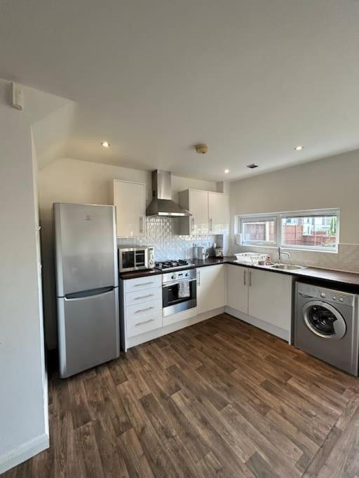 Great House + Air Conditioning + Free Car Parking * Manchester