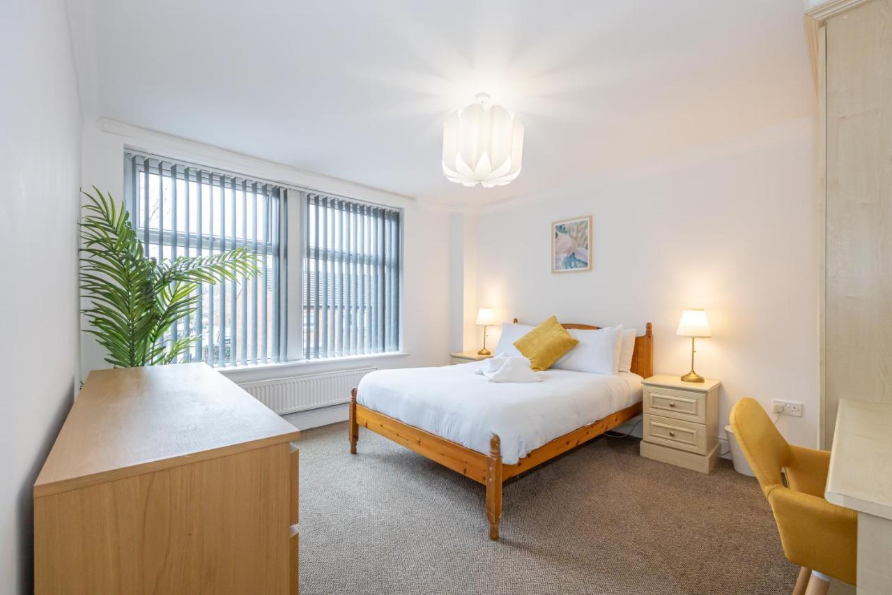 Apartment The Burton- Free Gated Parking Manchester