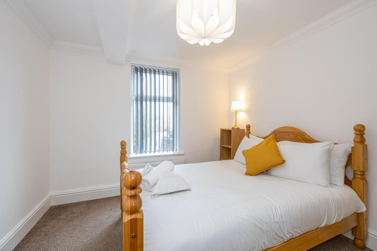 The Burton- Free Gated Parking Apartment Manchester