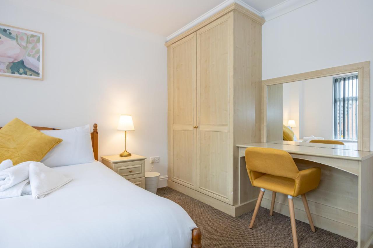 The Burton- Free Gated Parking Apartment