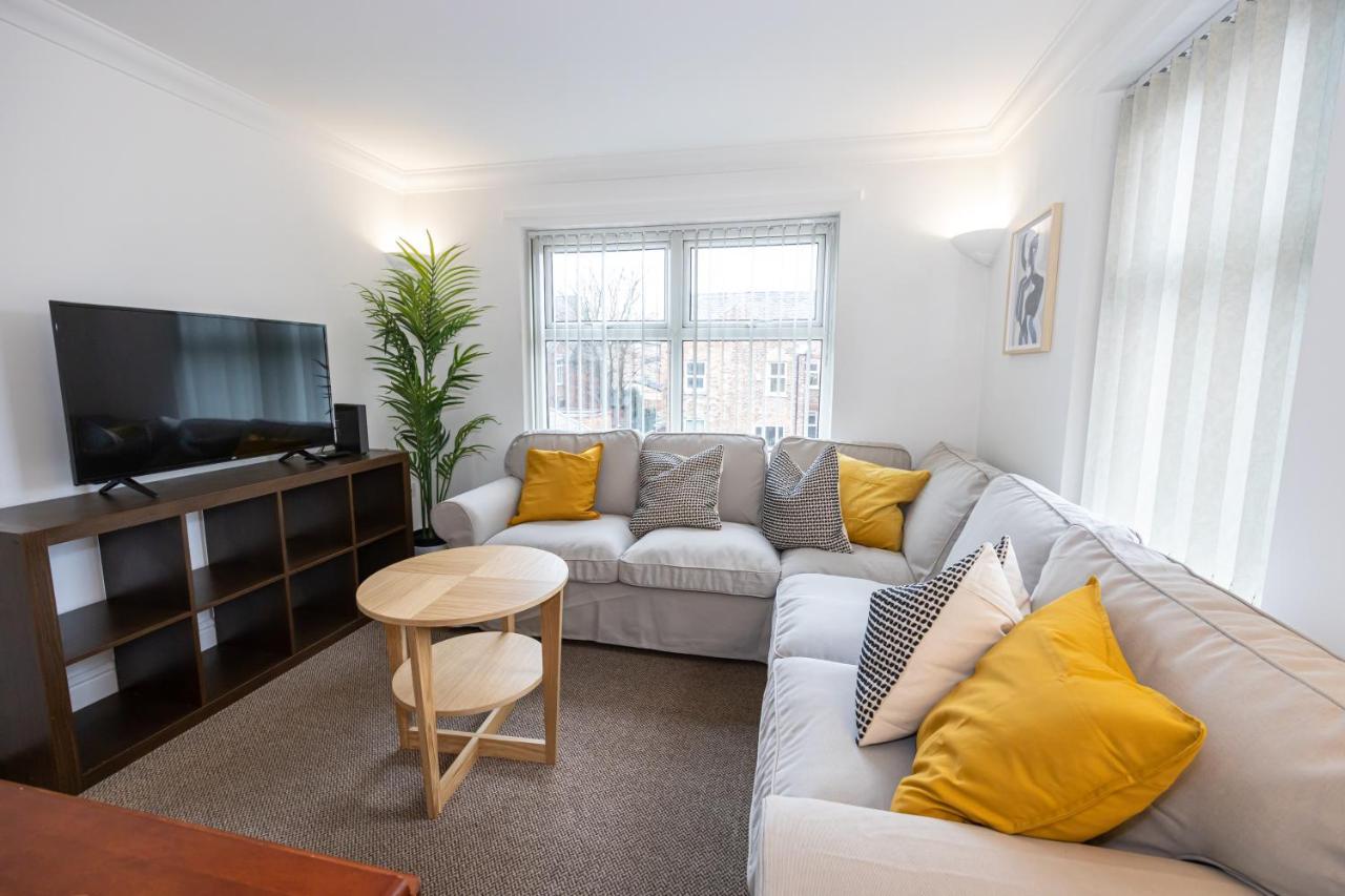 The Burton- Free Gated Parking Apartment Manchester