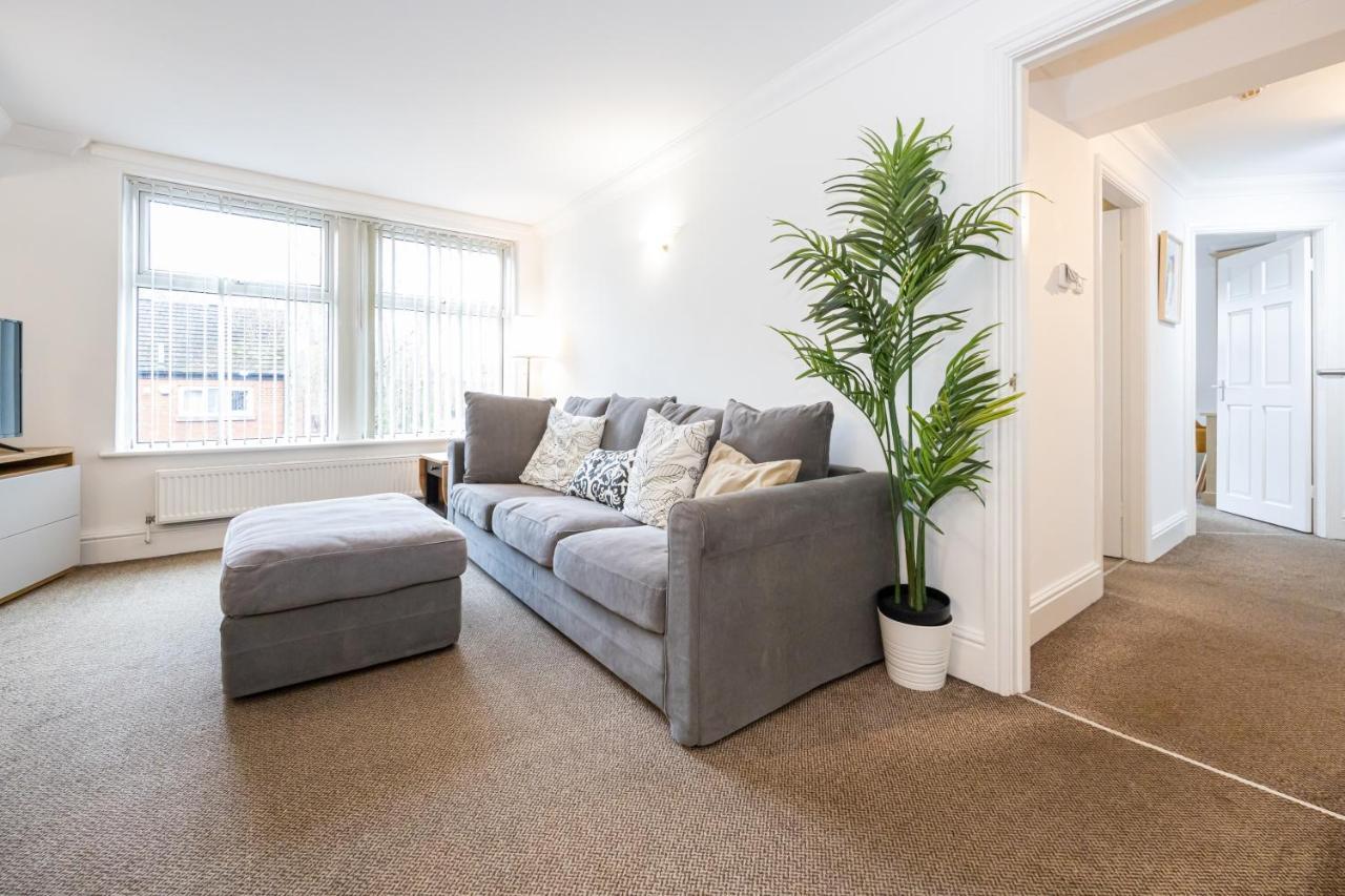 The Burton- Free Gated Parking Apartment Manchester