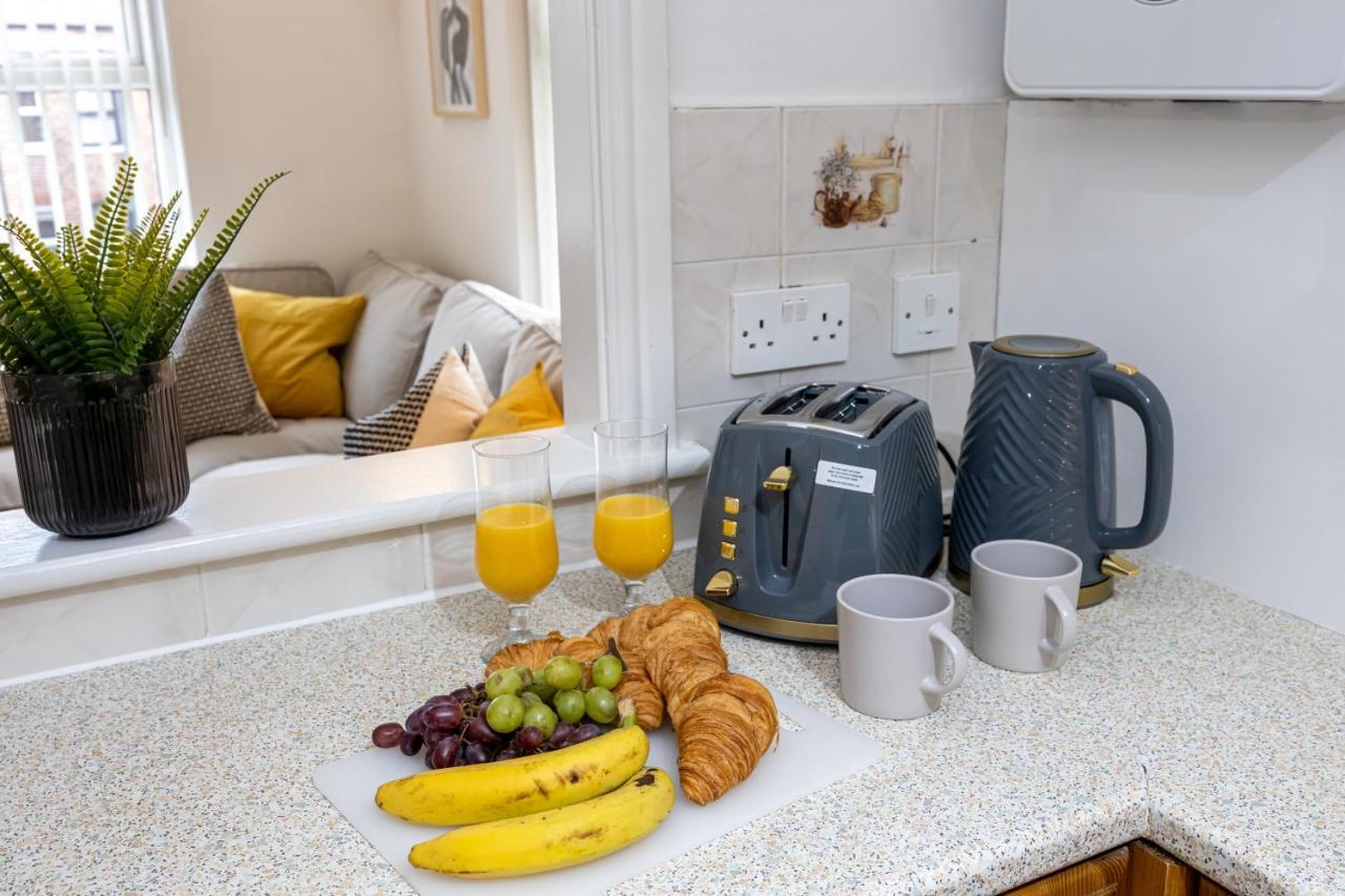 The Burton- Free Gated Parking Apartment Manchester