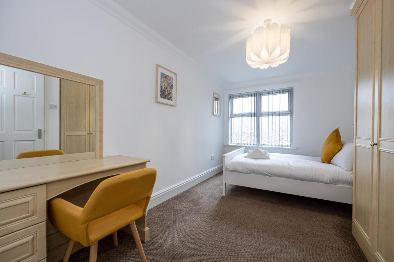 Apartment The Burton- Free Gated Parking Manchester