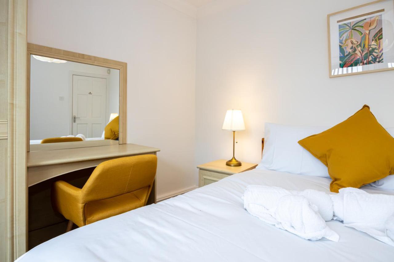 Apartment The Burton- Free Gated Parking Manchester