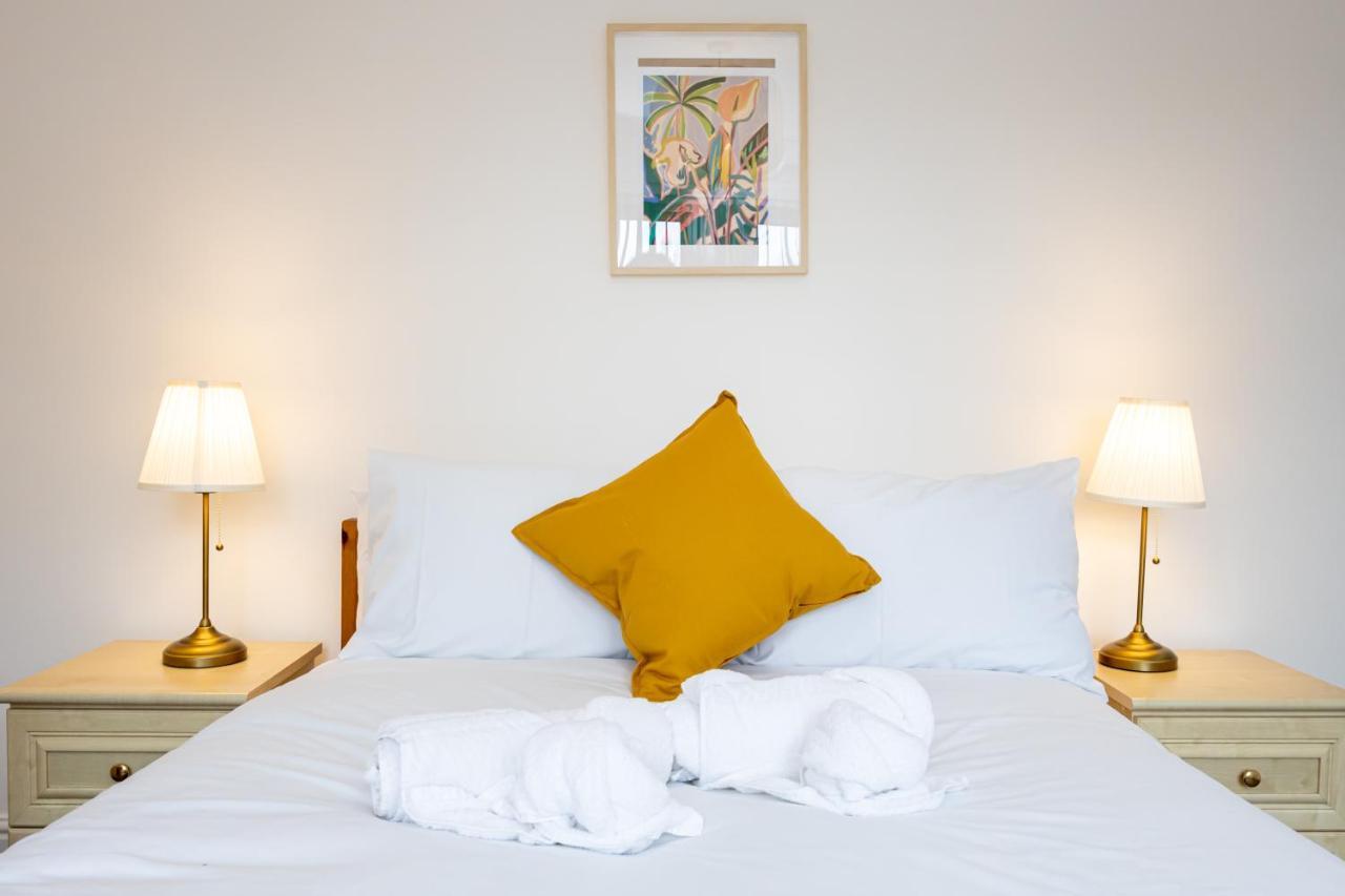 The Burton- Free Gated Parking Apartment Manchester