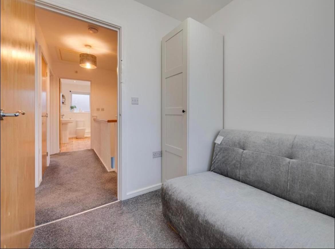 55 Kempster Gardens Apartment