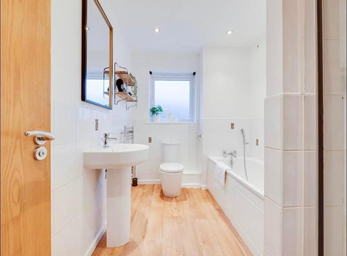 55 Kempster Gardens * Manchester