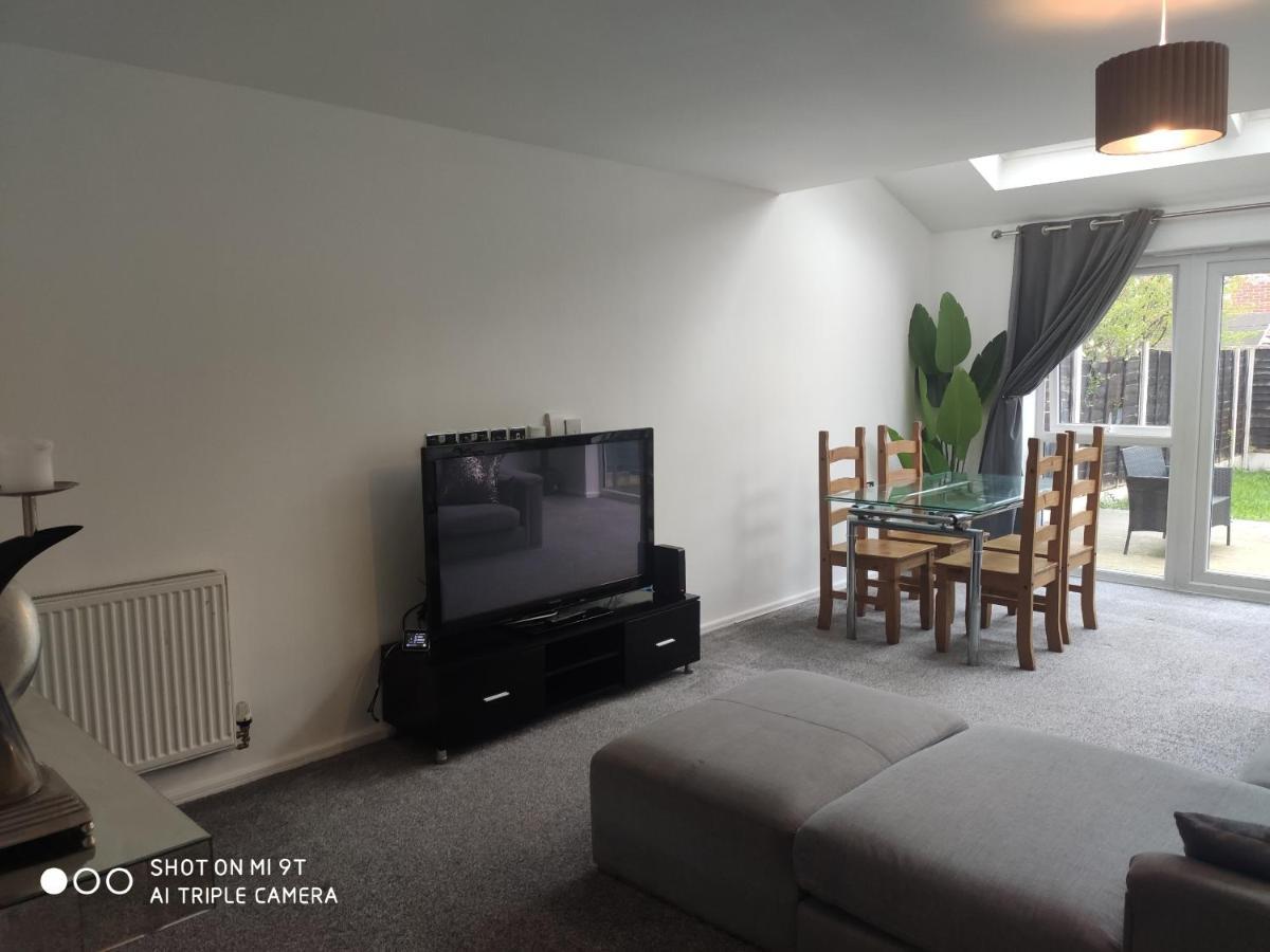 55 Kempster Gardens *