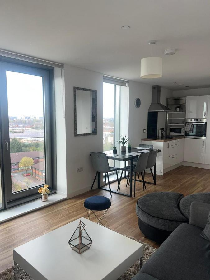 Salford Quays Apartment, *