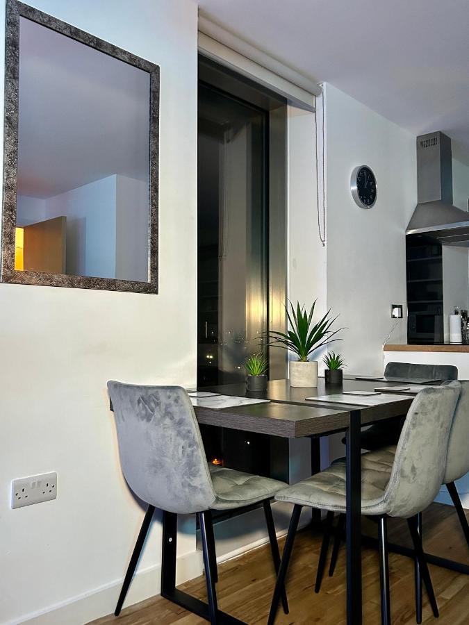 Salford Quays Apartment, Apartment