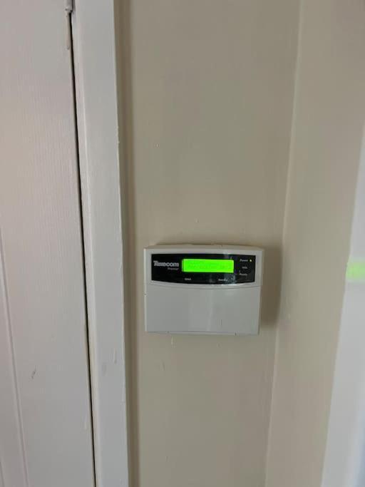 New Getaway - Free Gated Parking With Fob Apartment