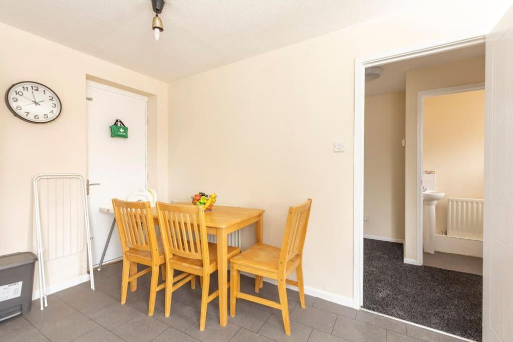 New Getaway - Free Gated Parking With Fob Apartment Manchester