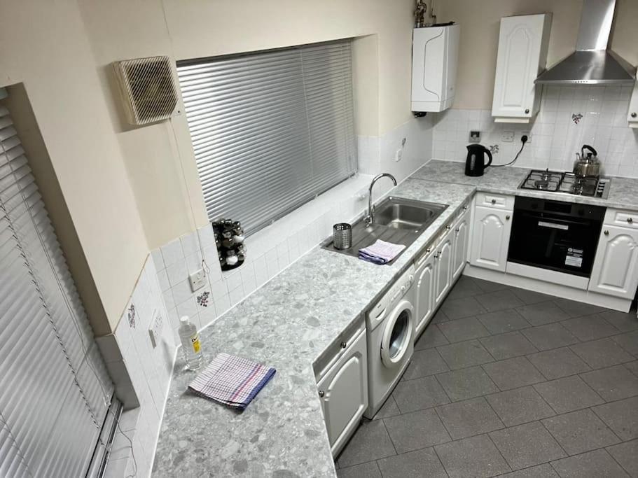 New Getaway - Free Gated Parking With Fob Apartment