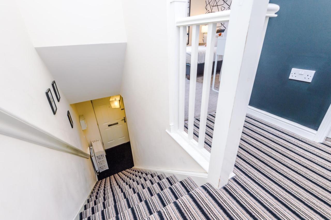 Holiday home Chic 2 Bed House With Garden & Free Parking Manchester