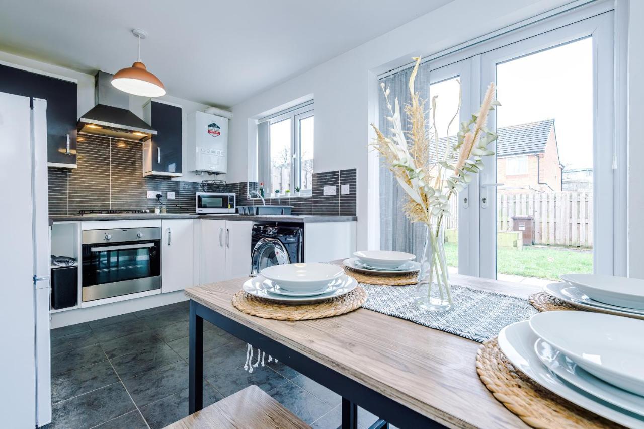 Chic 2 Bed House With Garden & Free Parking *