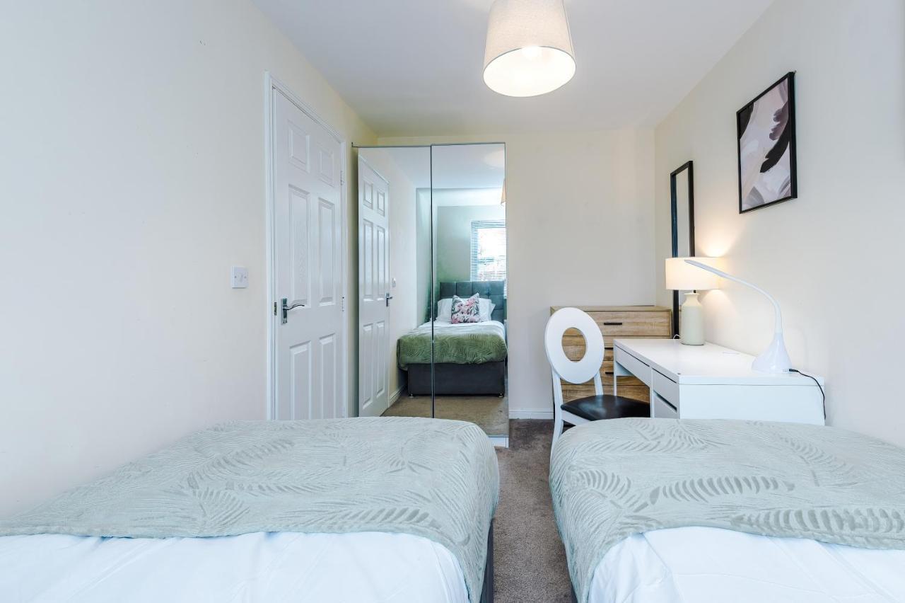 Chic 2 Bed House With Garden & Free Parking Manchester