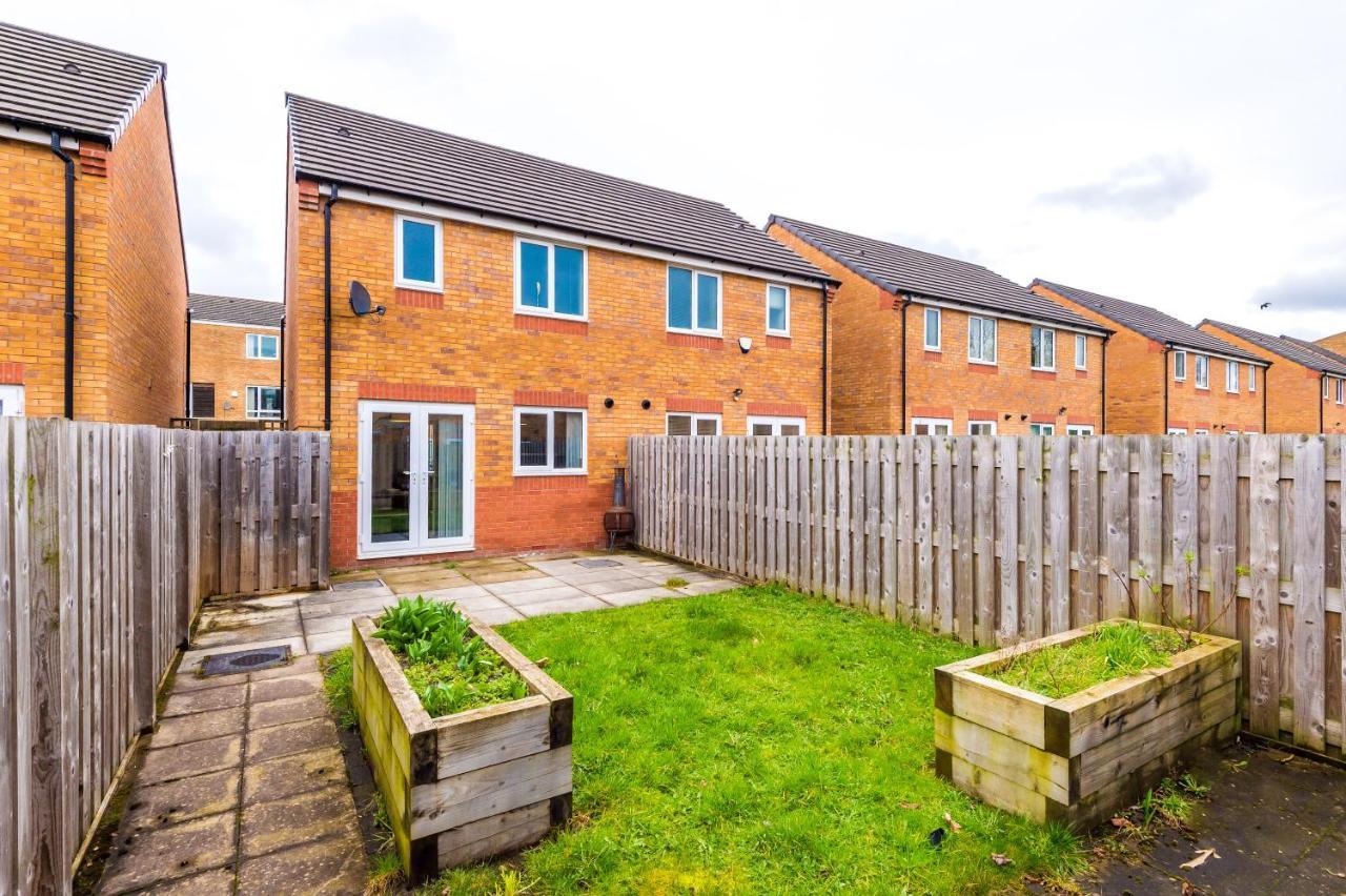 Chic 2 Bed House With Garden & Free Parking